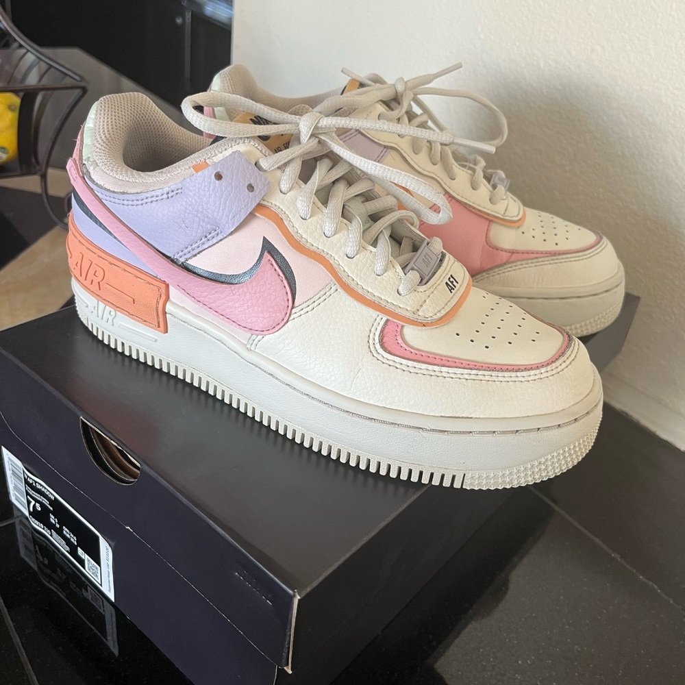 Air Force 1 shadows